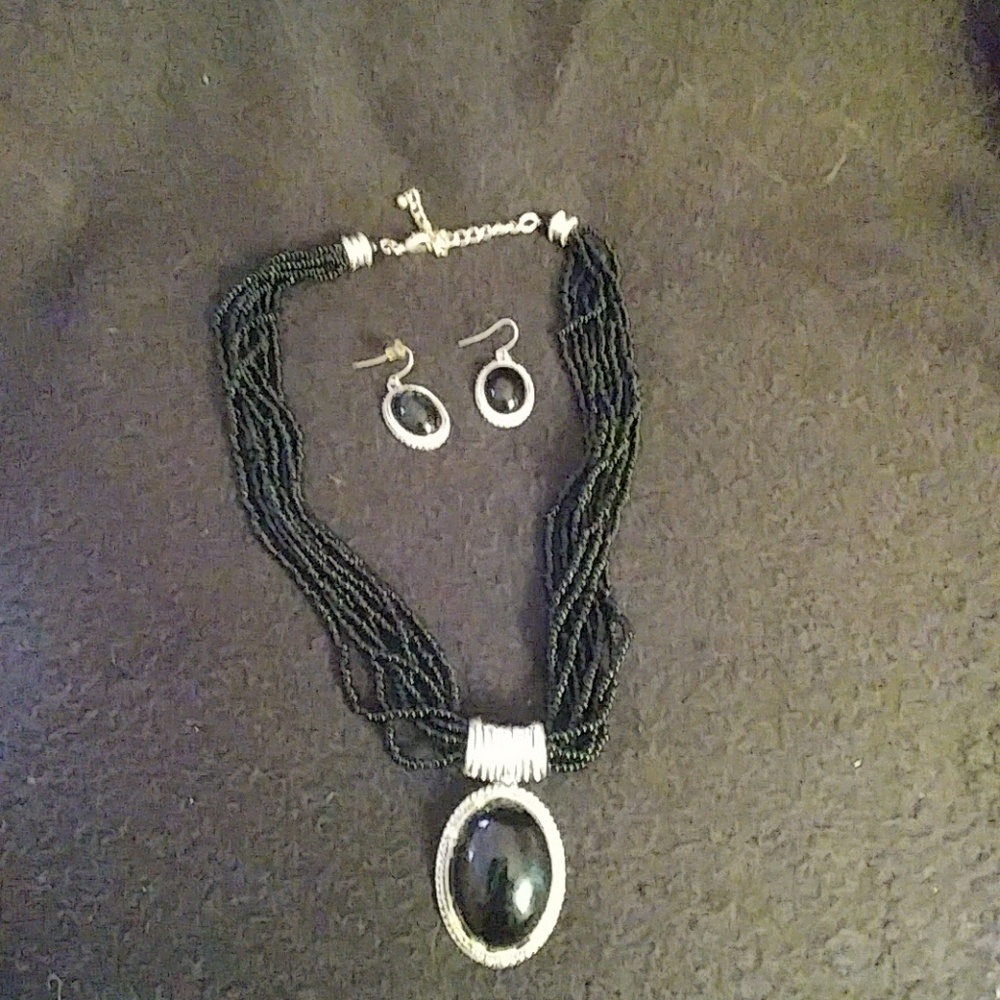 Earrings & necklace set